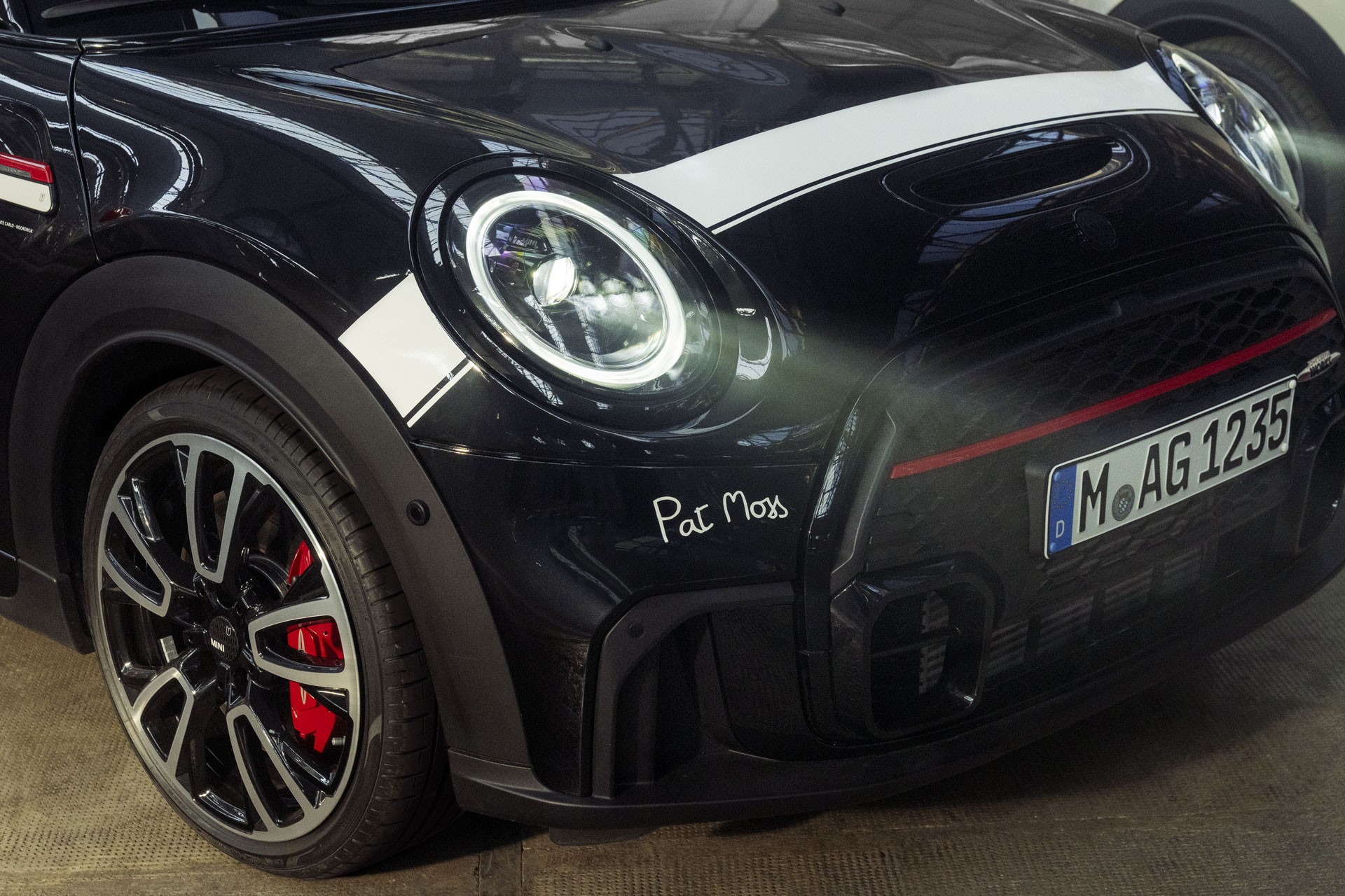 Close-up of the black John Cooper Works model. The horizontal white bonnet stripe and the expressive white signature come out very well on this model from the Pat Moss Edition.  